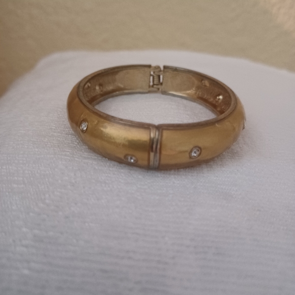 Goldtone & Rhinestone bangle - Picture 2 of 6